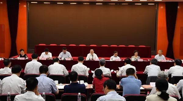 國資委與中央企業(yè)簽訂經(jīng)營業(yè)績責(zé)任書，郝鵬強(qiáng)調(diào)要全力以赴穩(wěn)增長切實(shí)發(fā)揮好“穩(wěn)定器”作用